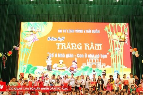 Vui Tết Trung thu 'Bố ở Nhà giàn – Con ở nhà có bạn'