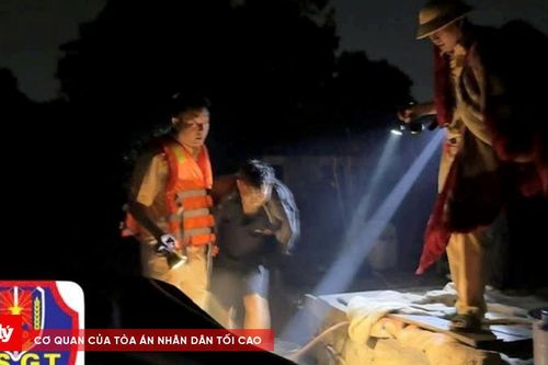 Bắt giữ phương tiện khai thác cát trái phép trên sông Sặt