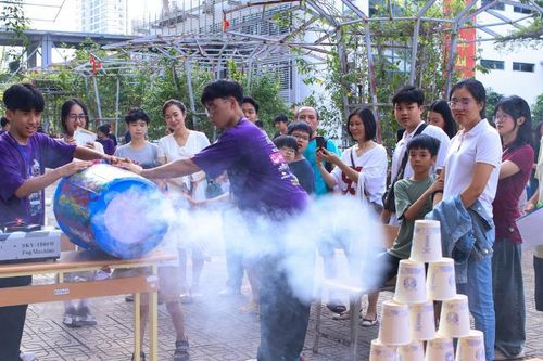Hơn 6000 người tham gia triển lãm Science Tornado 2025 của trường Ams
