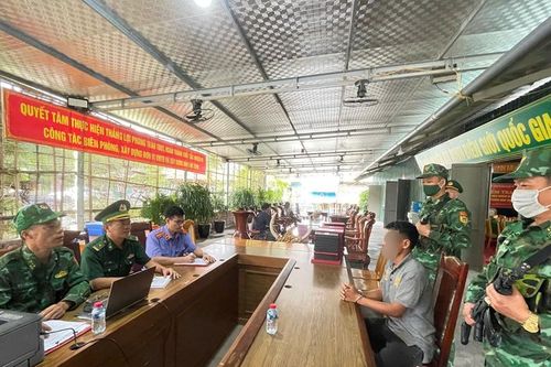 Kiểm sát việc bắt giữ 2 đối tượng người Lào vận chuyển 500kg ma túy qua cửa khẩu quốc tế