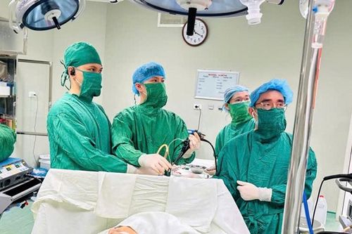 Bệnh viện Hữu nghị Đa khoa Nghệ An phẫu thuật nội soi kết hợp tán sỏi đường mật bằng điện thủy lực có sử dụng ống nội soi mềm