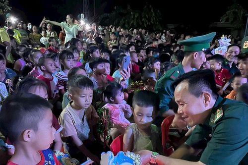 Bộ đội Biên phòng Nghệ An tổ chức Chương trình 'Biên cương - Đêm hội trăng rằm 2025' cho trẻ em khu vực biên giới