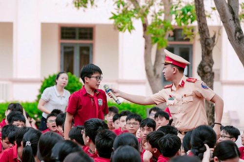 Gần 4.000 học sinh, giáo viên được tuyên truyền an toàn giao thông và kỹ năng lái xe an toàn