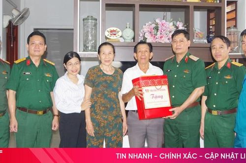 Lãnh đạo Quân khu 4 tri ân gia đình chính sách, người có công tại Hà Tĩnh