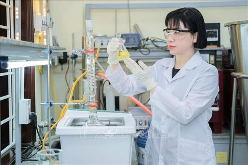 Người 'thắp lửa' đam mê khoa học cho thế hệ trẻ