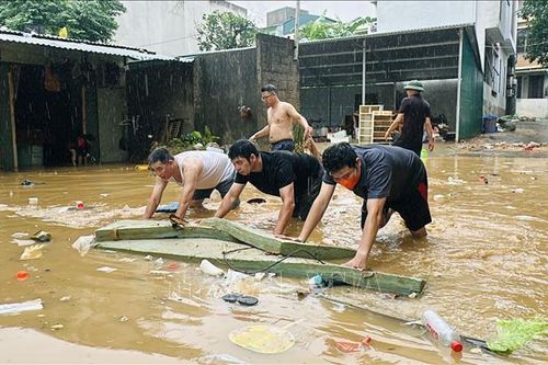 Tiếp thêm nguồn lực hỗ trợ đồng bào các tỉnh, thành phố bị thiên tai