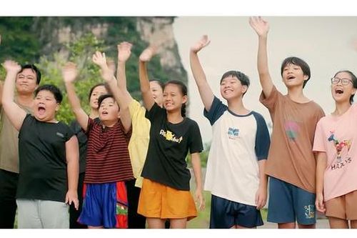 Ngỡ ngàng khi dàn diễn viên của Cách em 1 milimet từ ấu thơ đến trưởng thành, ngoại hình quá giống nhau