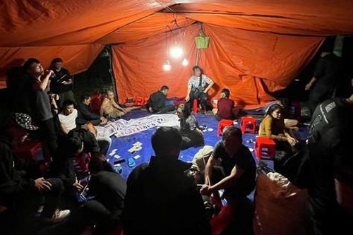 Triệt phá ổ cờ bạc 'ẩn mình' giữa rừng, bắt 15 đối tượng