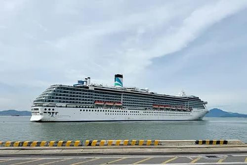 Tàu biển Adora Mediterranea đưa gần 2.500 du khách Trung Quốc đến Đà Nẵng