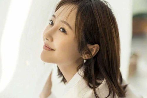 Nữ diễn viên được bạn trai cầm nhẫn hơn 19 tỷ đồng cầu hôn