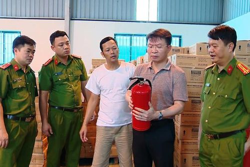 Triệt phá hơn 1,6 triệu bình chữa cháy giả: An toàn ảo, thảm họa thật