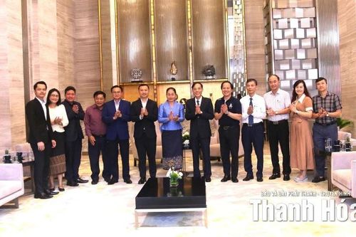 Tiễn đoàn công tác Bộ Văn hóa và Du lịch Lào lên đường về nước