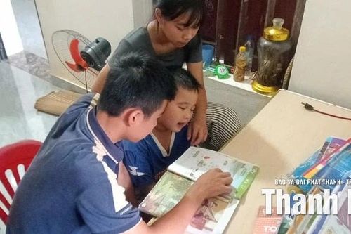 Một mùa trăng không tròn của 3 đứa trẻ...