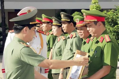 Nhiều cá nhân, tập thể có thành tích được Công an tỉnh Đồng Nai khen thưởng