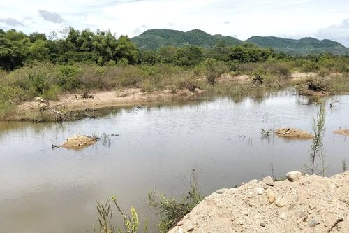 Báo động tình trạng khai thác cát trái phép trên sông Côn