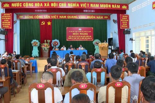 Trưởng đoàn Đại biểu Quốc hội tỉnh Châu Ngọc Tuấn tiếp xúc cử tri tại xã Ia Krêl