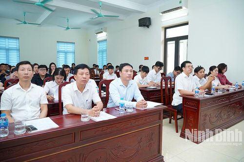 Khai giảng lớp bồi dưỡng nhận thức về Đảng khóa I, nhiệm kỳ 2025-2030