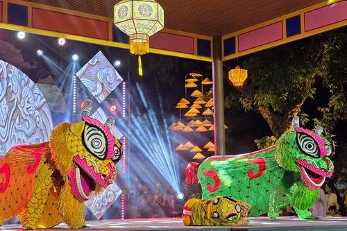 Hoàng cung Huế lung linh trong đêm rằm Trung thu