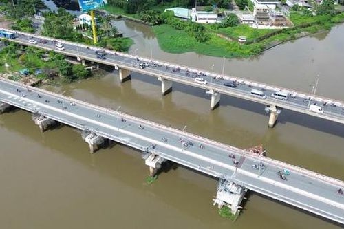 Hoàn tất kích nâng tĩnh không thông thuyền cầu 11.000 tấn bắc qua sông Sài Gòn lên 7m
