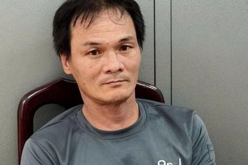 Gã đàn ông dùng lưỡi liềm khống chế người phụ nữ đi xe SH để cướp dây chuyền