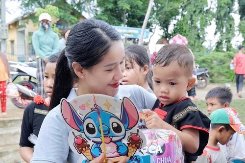 Mang Trung thu đến với trẻ em đồng bào dân tộc thiểu số vùng sâu Đắk Lắk