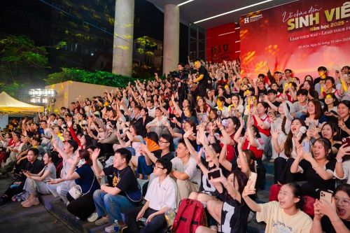Lễ khai giảng năm học mới đầy sắc màu tại HIU