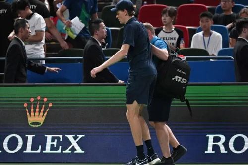 Jannik Sinner chia tay Thượng Hải Masters vì chấn thương