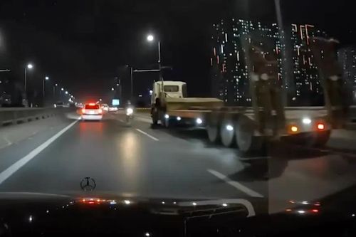 Xe máy đi ngược chiều trên Vành đai 3
