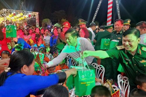 Mang Trung thu đến với thiếu nhi vùng biên giới