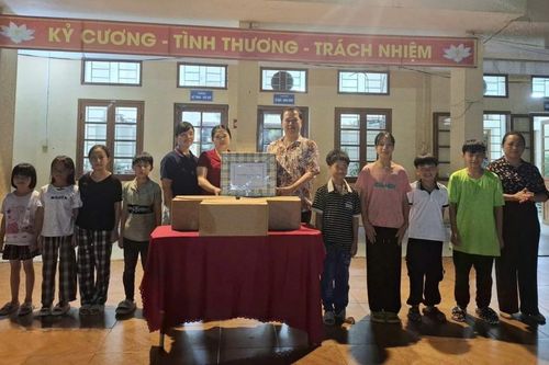 Tặng quà Tết Trung thu tại Trung tâm Bảo trợ xã hội và Trung tâm Đào tạo, Thi đấu thể dục thể thao và Nghệ thuật tỉnh
