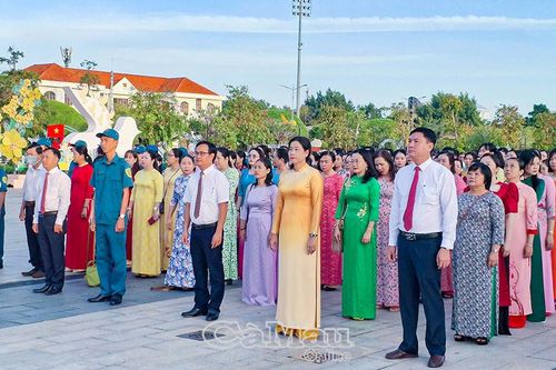Học Bác từ những câu chuyện giản dị trong Lễ chào cờ đầu tháng