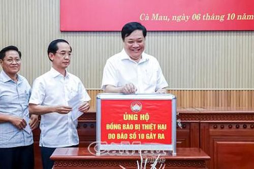 Hơn 2 tỷ đồng ủng hộ đồng bào bị thiệt hại do bão số 10