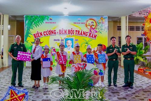 Hơn 3.200 phần quà Trung thu cho em thiếu nhi Cà Mau