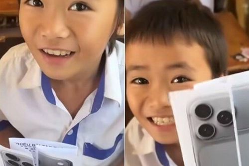 Học sinh sung sướng khi cô giáo tặng mỗi bạn một chiếc Iphone 17 dòng cao cấp nhất 2025 và cái kết