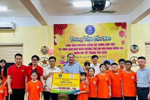 Phường Đống Đa thăm, tặng quà trẻ em có hoàn cảnh khó khăn