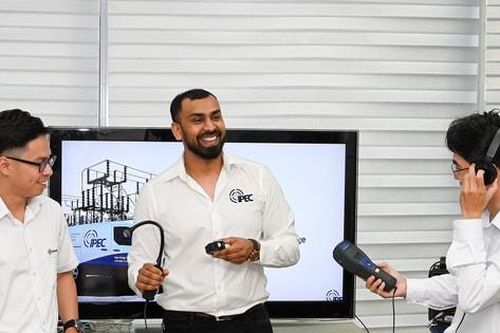 10 kỹ sư EVNHCMC được đào tạo chuẩn quốc tế về kiểm tra phóng điện cục bộ