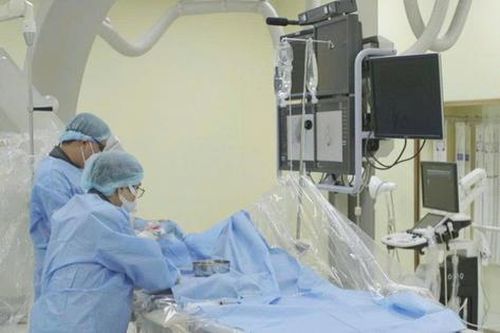 Người đàn ông 49 tuổi vỡ mạch máu phế quản sau biểu hiện đáng sợ này!