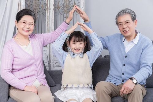 Ông bà thực sự thương cháu sẽ làm 3 việc này thay vì 'đối đầu' với con, làm hư cháu