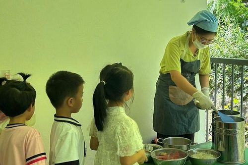 Bữa ăn học đường đủ đầy nền tảng sức khỏe cho học sinh vùng đất Thái Nguyên