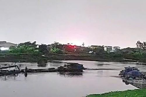 Hải Phòng: Bắt giữ phương tiện khai thác cát trái phép trên sông Sặt
