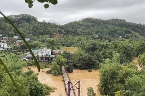 9 người thương vong, mất tích do mưa lũ và sạt lở đất hậu bão số 11