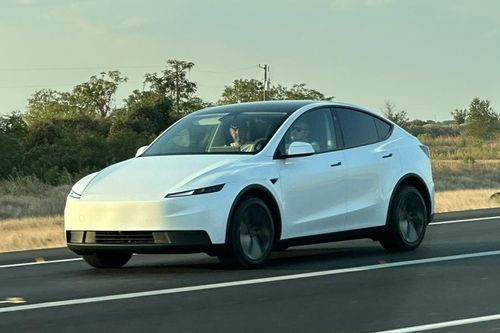 Tesla tụt dốc ở Đức, kỳ vọng lội ngược dòng với xe điện giá rẻ