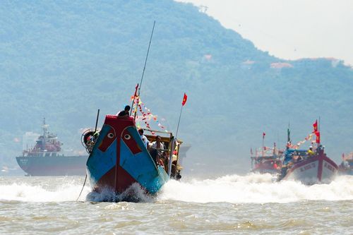 Rộn rã lễ hội Nghinh Ông trên biển Cần Giờ