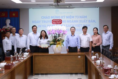 Ban Tuyên giáo và Dân vận Thành ủy TP.HCM thăm NXB Trẻ