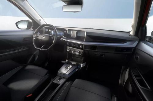 SUV châu Âu bỏ màn hình giải trí, thay bằng kẹp điện thoại