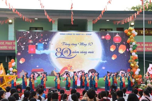 Vui Tết Trung thu ''Trăng vàng May 10 - 80 năm sáng mãi'