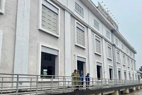 Lãnh đạo Sở Nông nghiệp và Môi trường Hà Nội kiểm tra công tác phòng, chống ngập úng sau bão số 11