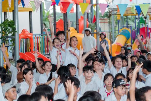 EVNSPC: 'Trung thu cho em' - thắp sáng niềm vui cho gần 1.000 trẻ em vùng biên giới