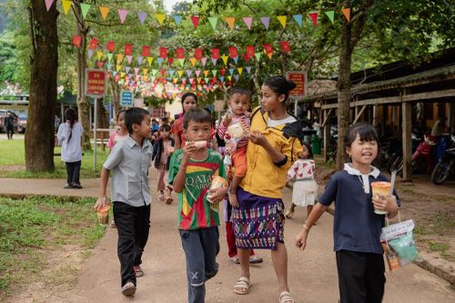 Niềm vui Trung thu của những đứa trẻ Ma Coong