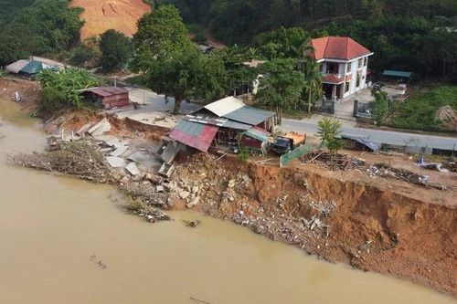 Nỗi lo sạt lở bên bờ sông Chảy